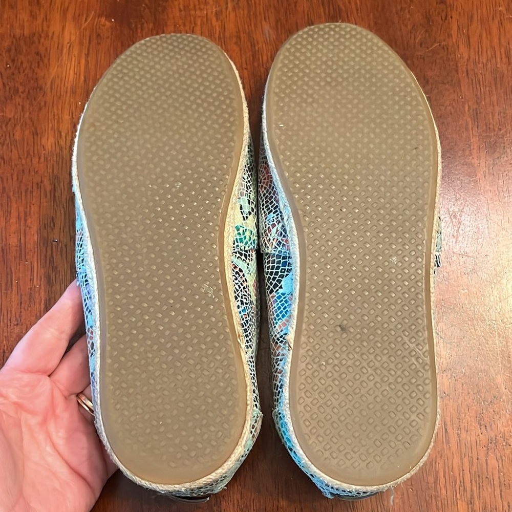 TOMS Multicolor Butterfly Pattern Slip-Ons Women’s 8.5 - Picture 8 of 11